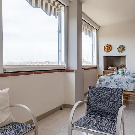 Lido Degli Estensi Terrace Apartment *