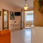 Guesthost - Terrace Apartamento *